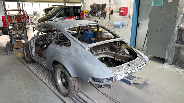 Porsche 911 SC in Arbeit